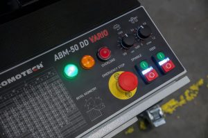 Фаскосниматель ABM-50 DD Vario с высокой прочностью и автоматической подачей. Отличные результаты, минимум усилий.